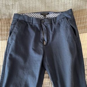 Banana Republic navy blue Kentfield chino pants. 31/32